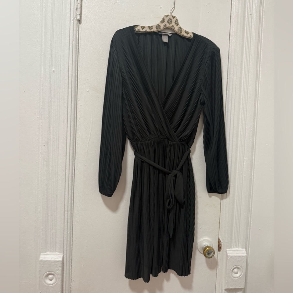 H&M Black Pleated Midi Dress